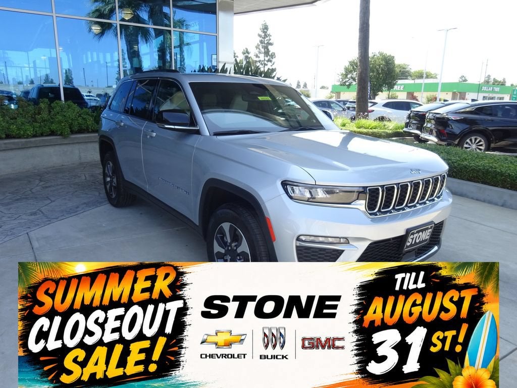2023 Jeep Grand Cherokee 4xe Base in Silver — front three-quarter view