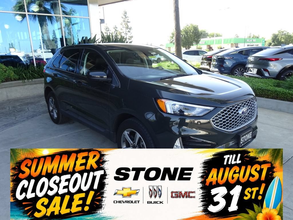 2023 Ford Edge SEL in Green — front three-quarter view